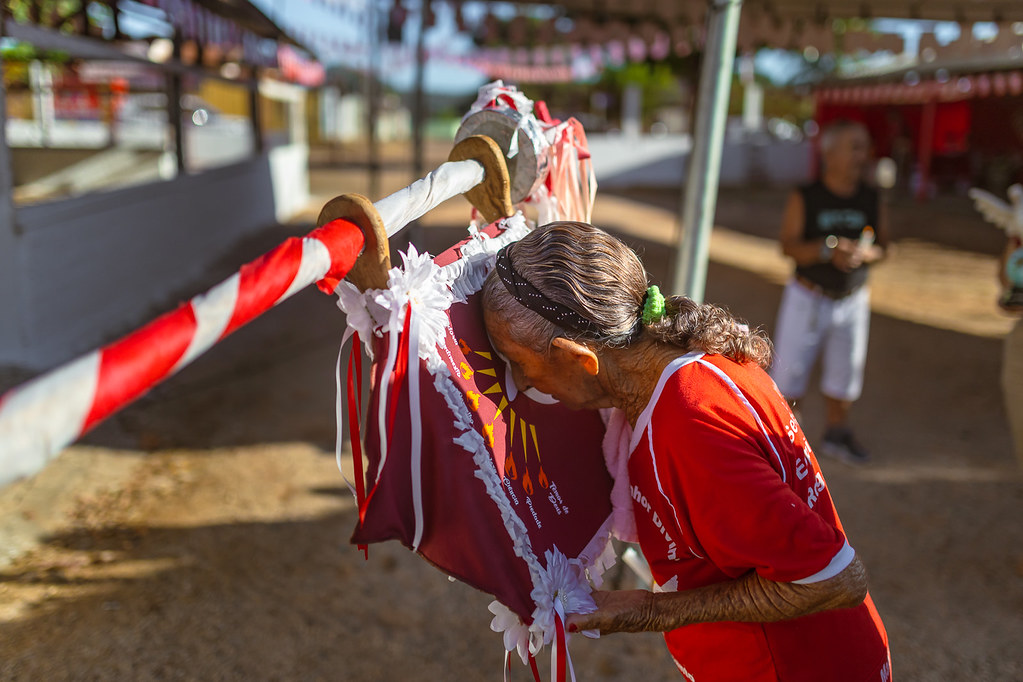 Ritual de descida do mastro nas festas de santo – foto 19